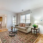 Cozy Atlanta Abode Near Theme Parks, Golf And Shops