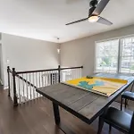 Hillandale Private Suite With Shared Bathroom