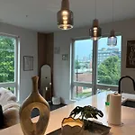 2Bd Midtown Atl W-Balcony & Black Truck Option