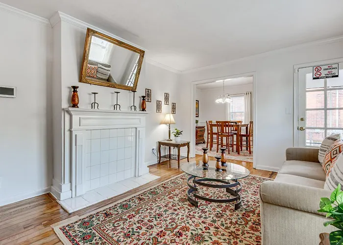 Cozy Atlanta Abode Near Theme Parks, Golf And Shops