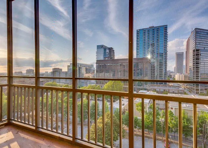 Walkable Downtown Atlanta Condo With Private Balcony