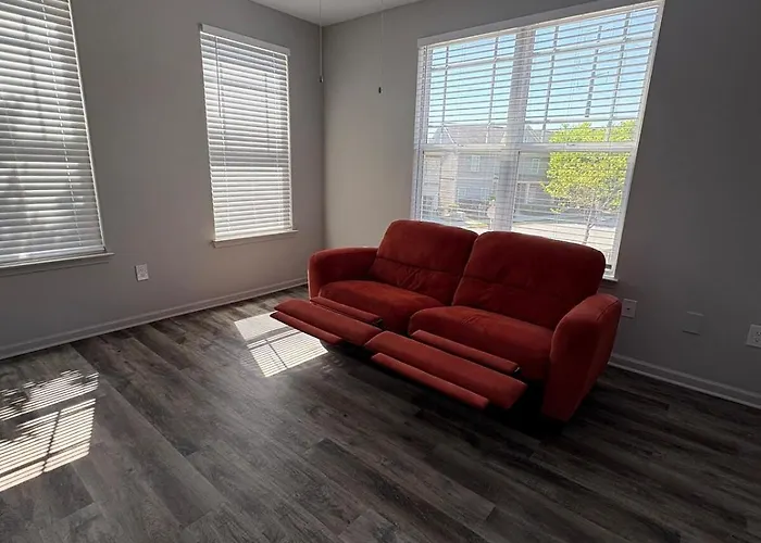 15 Minutes From Airport Charming 3 Bedroom
