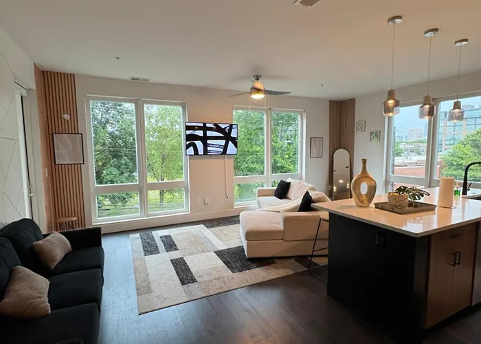 2Bd Midtown Atl W-Balcony & Black Truck Option