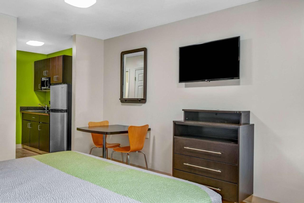 Hotel 6-atlanta, Ga -