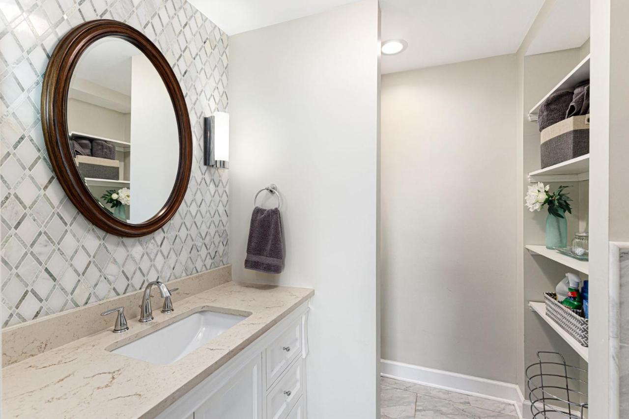 1406 Spacious Modern, Fast Wifi, 1 Free Parking Apartment *