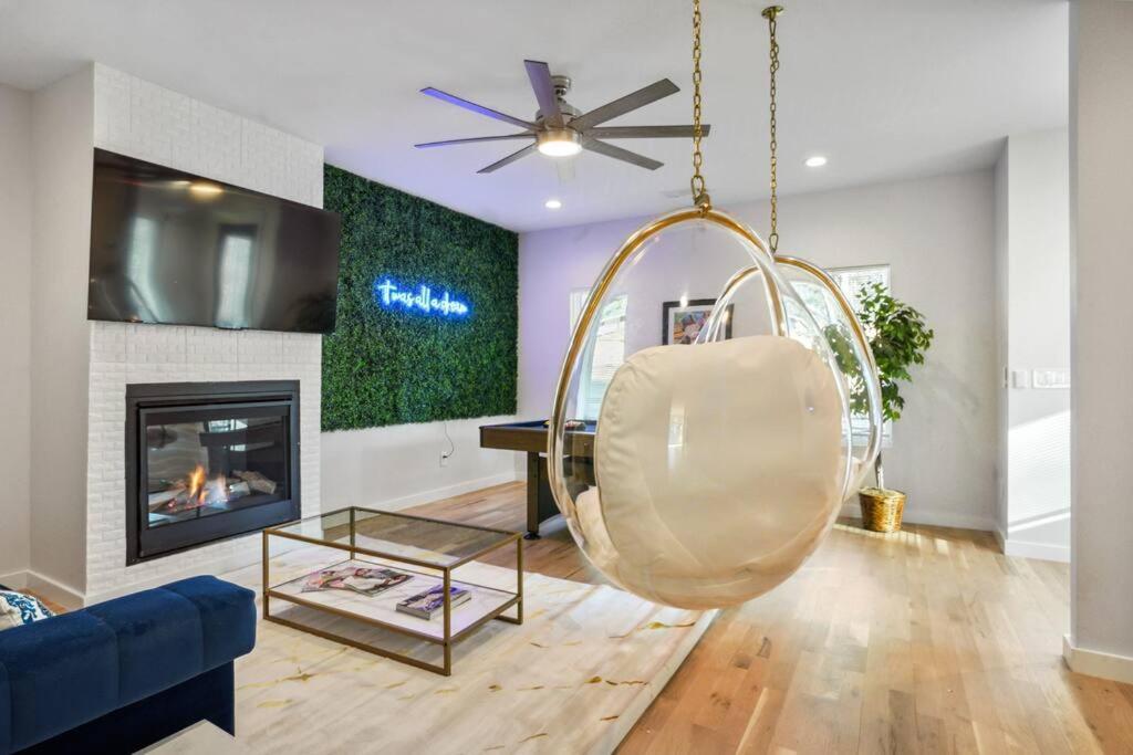 Luxury Event Friendly Atl Pool Table Hot Tub Holiday home Atlanta