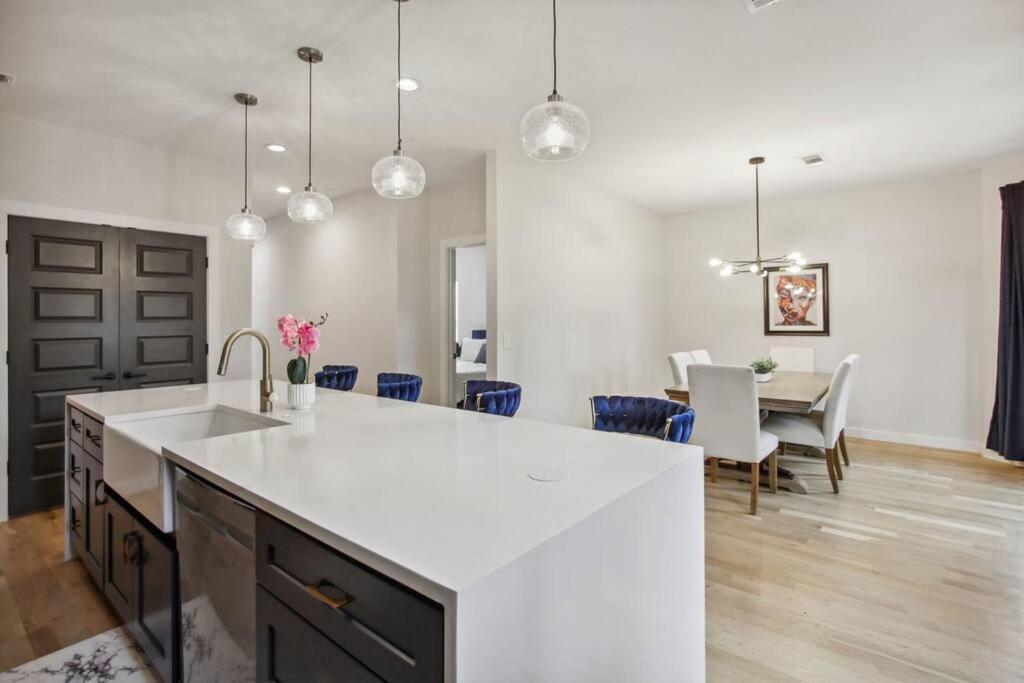 Luxury Event Friendly Atl Pool Table Hot Tub Holiday home *