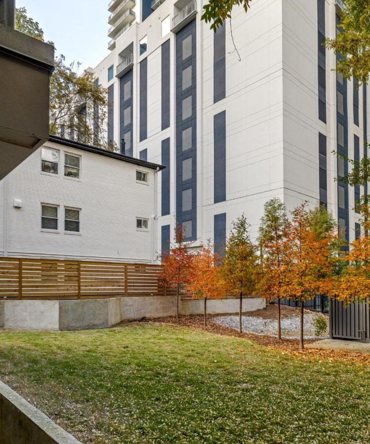 Geranium Giant Close Proximity To Piedmont Park * Atlanta