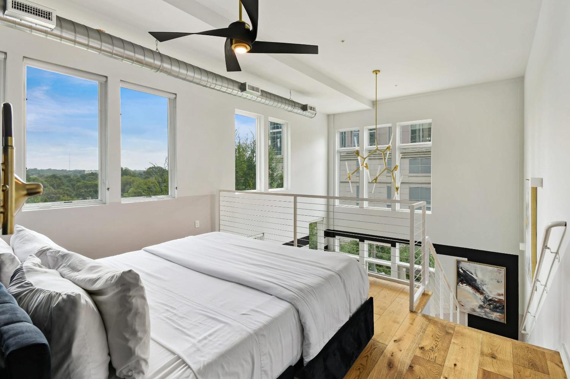 Iridescence Center Midtown Piedmont Park King Bed Loft Apartment Atlanta