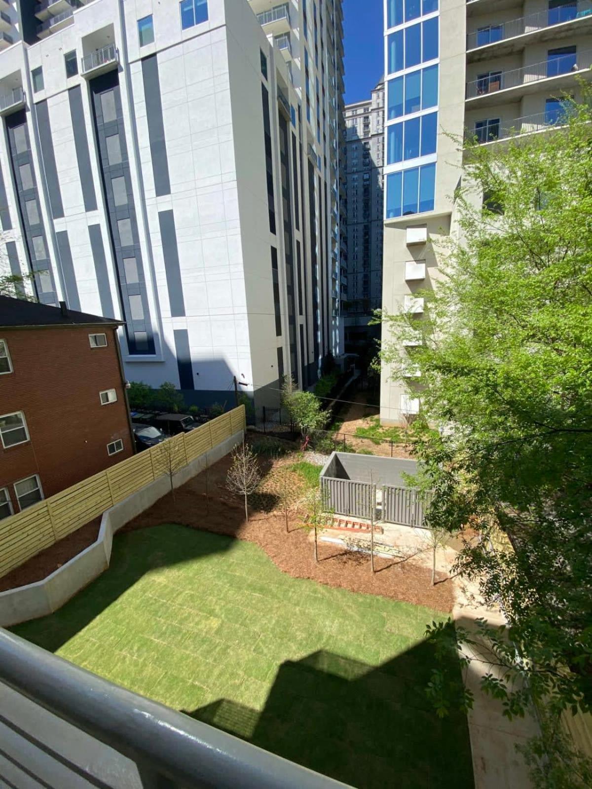 Iridescence Center Midtown Piedmont Park King Bed Loft Apartment *