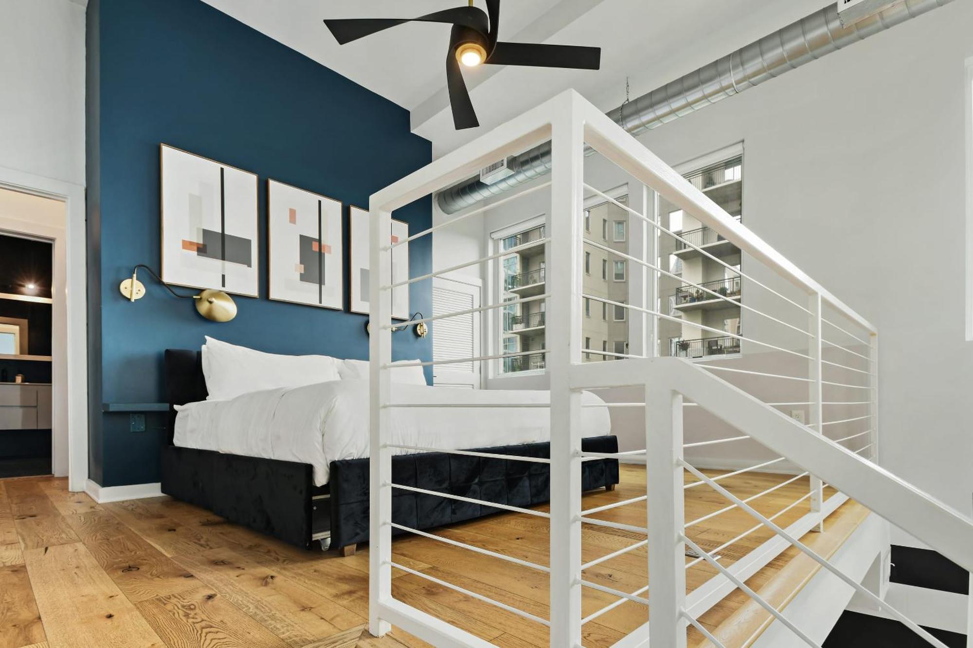 Apartment Iridescence Center Midtown Piedmont Park King Bed Loft
