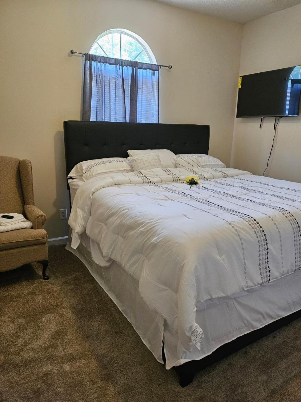 Holiday home 2 Luxury Bedrooms, 1 Bath, Shared Kitchen And Shared Living Areas Atlanta