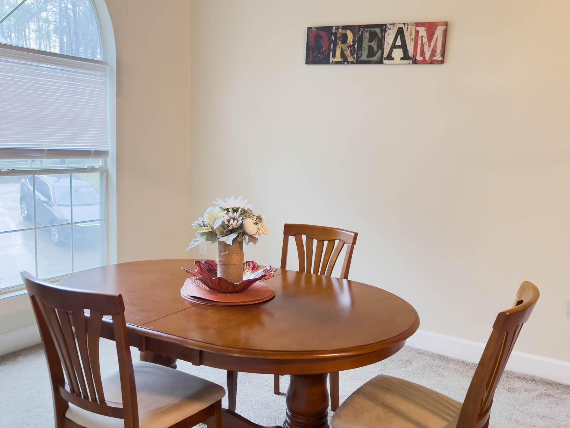2 Luxury Bedrooms, 1 Bath, Shared Kitchen And Shared Living Areas Holiday home