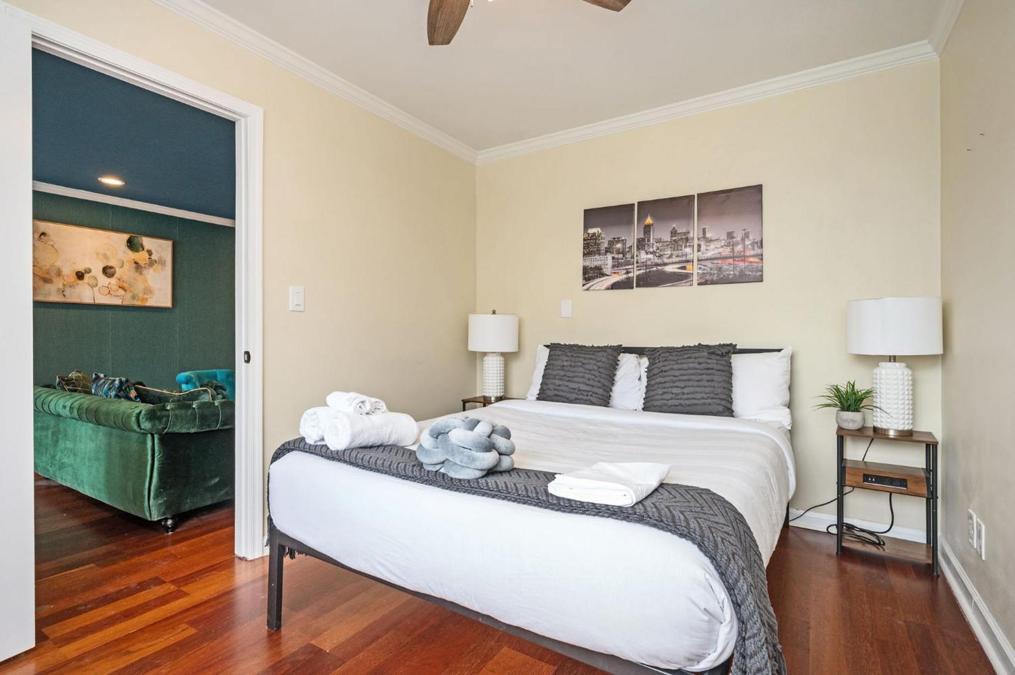 Apartment View Newly Renovated 3 Beds With Free Parking Lm2209
