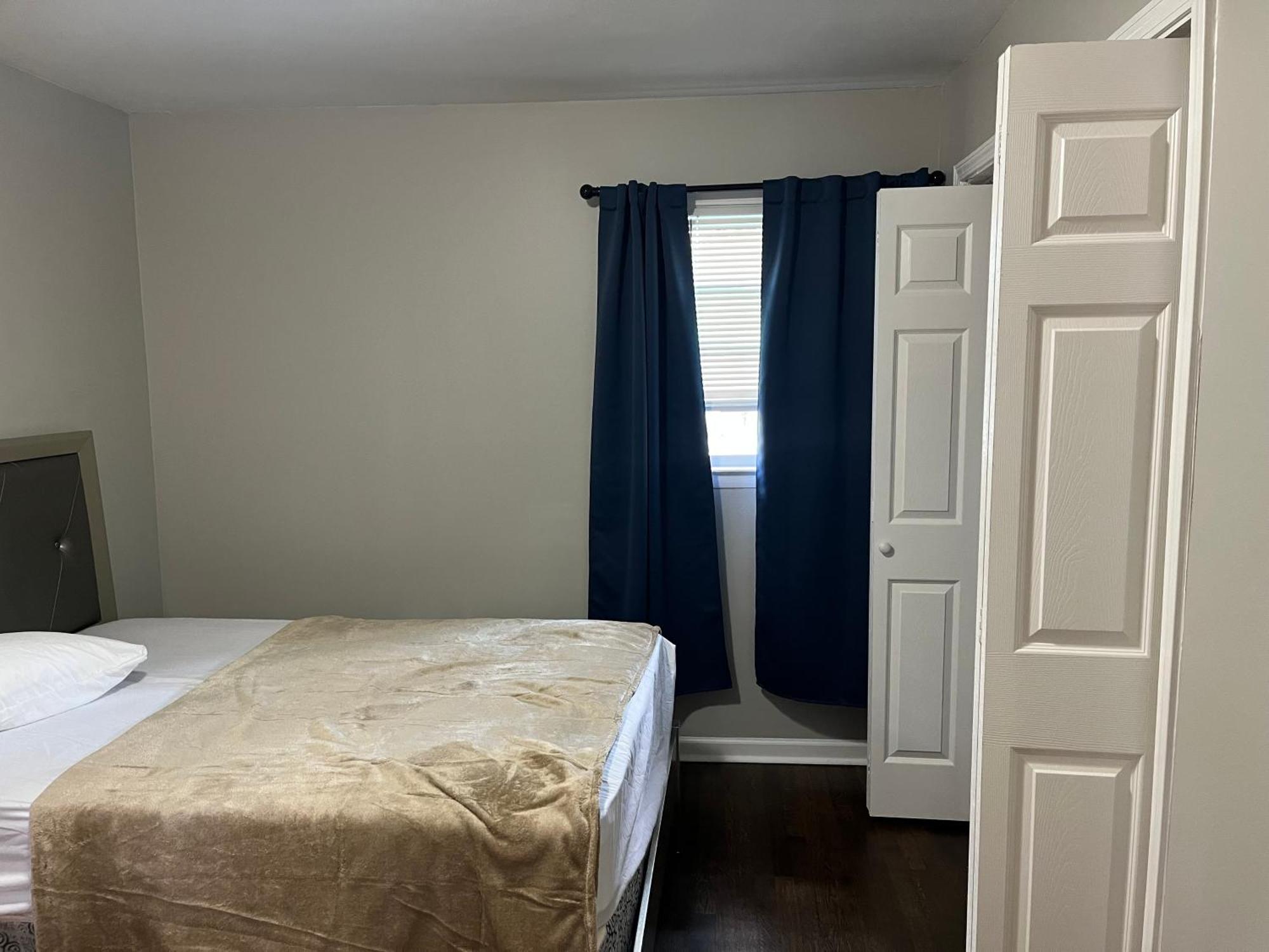 Hillandale Private With Shared Bathroom