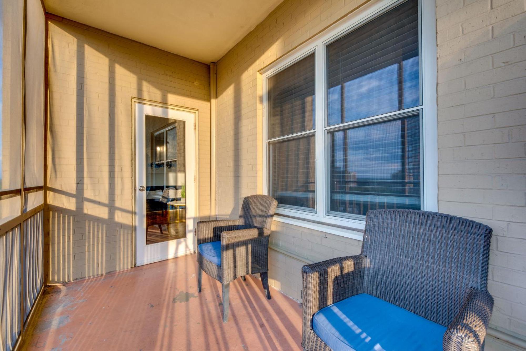 Walkable Downtown With Private Balcony Apartment Atlanta