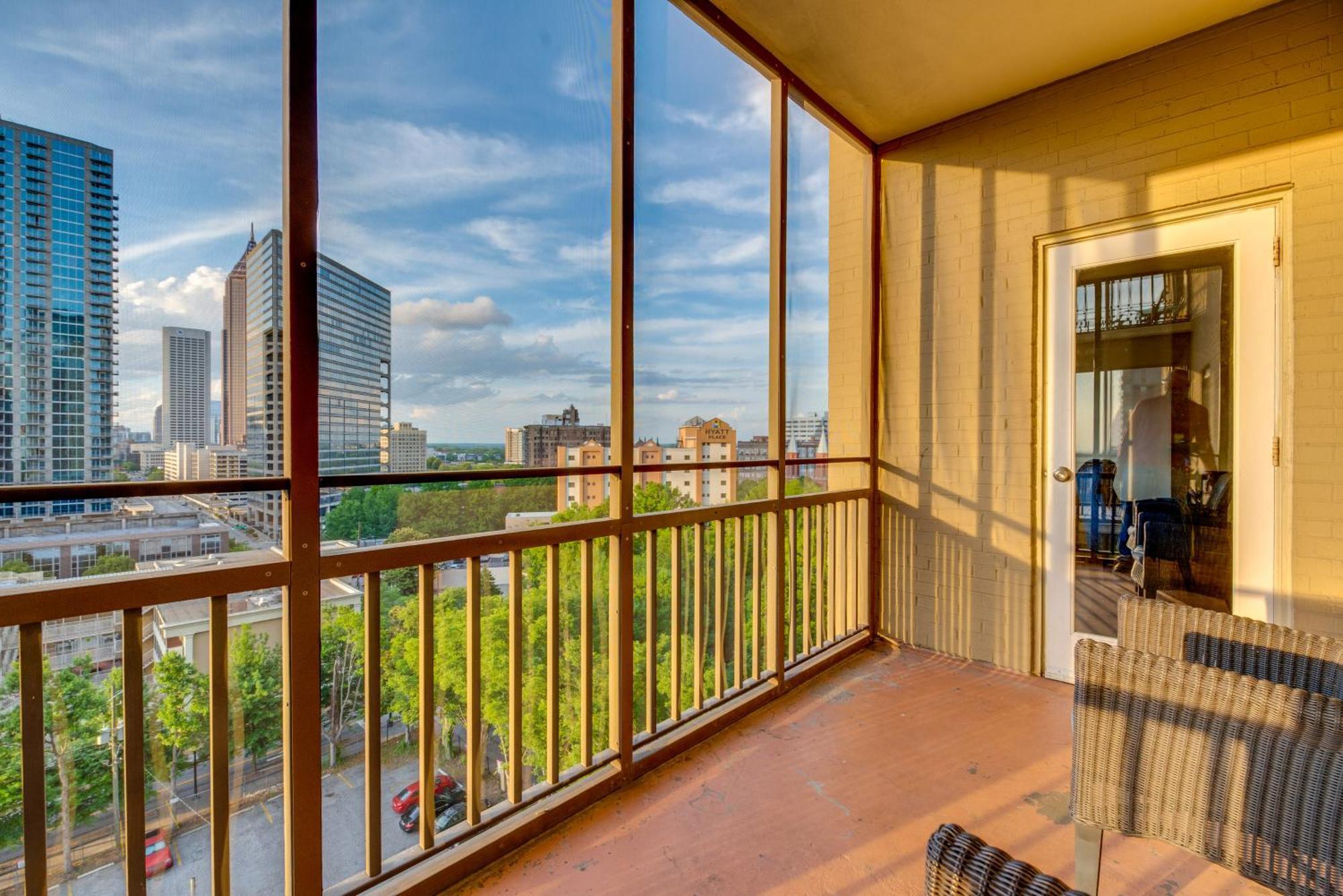 Walkable Downtown With Private Balcony Atlanta