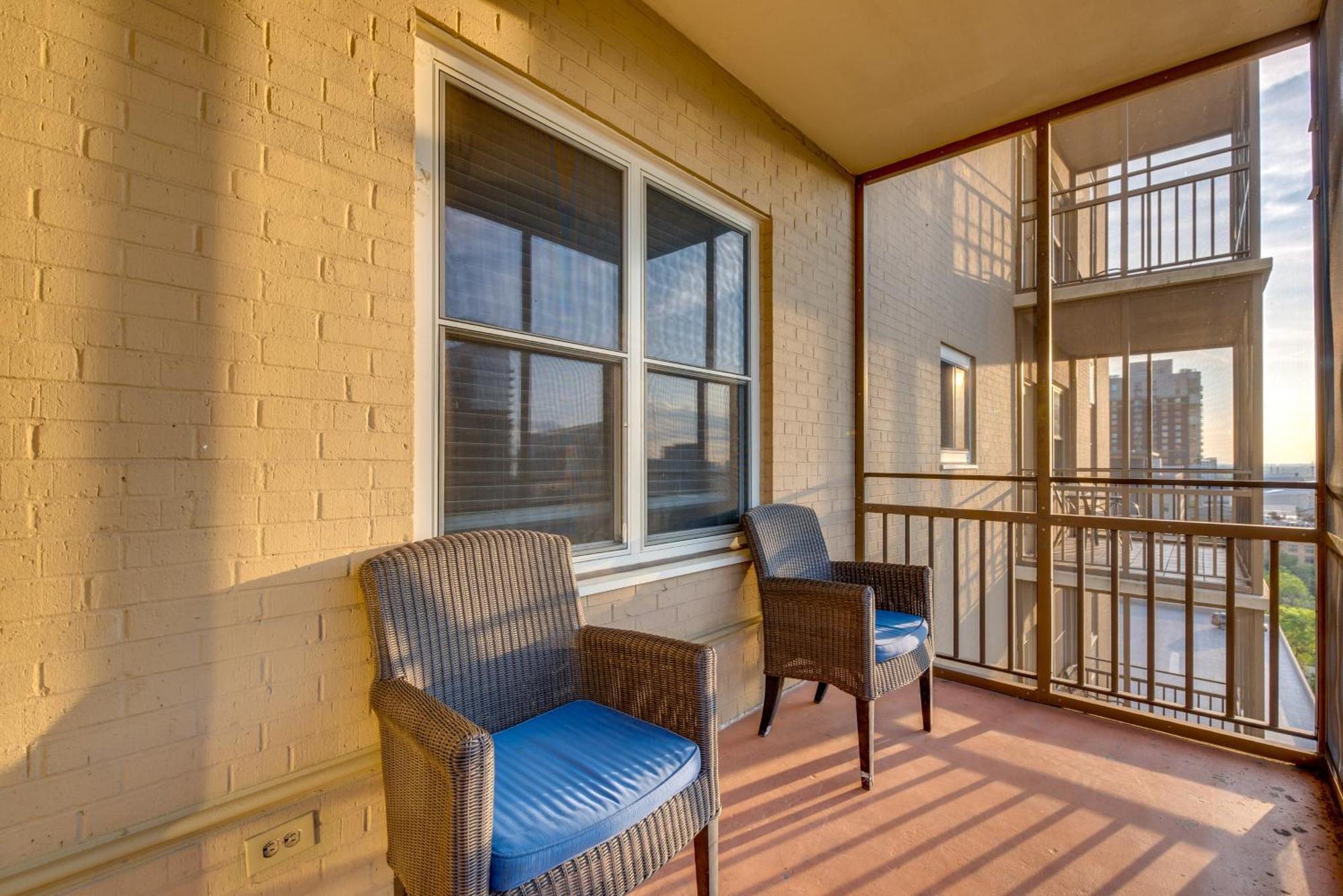 Walkable Downtown With Private Balcony