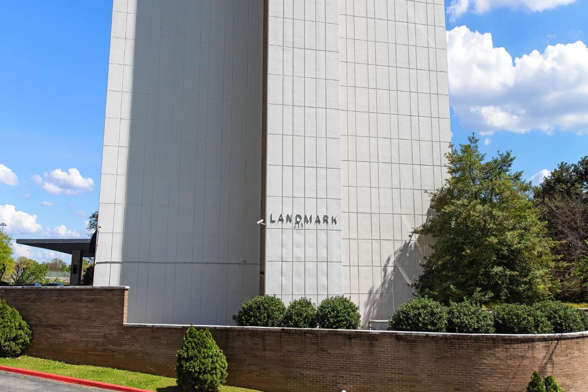 1406 Spacious Modern, Fast Wifi, 1 Free Parking Apartment