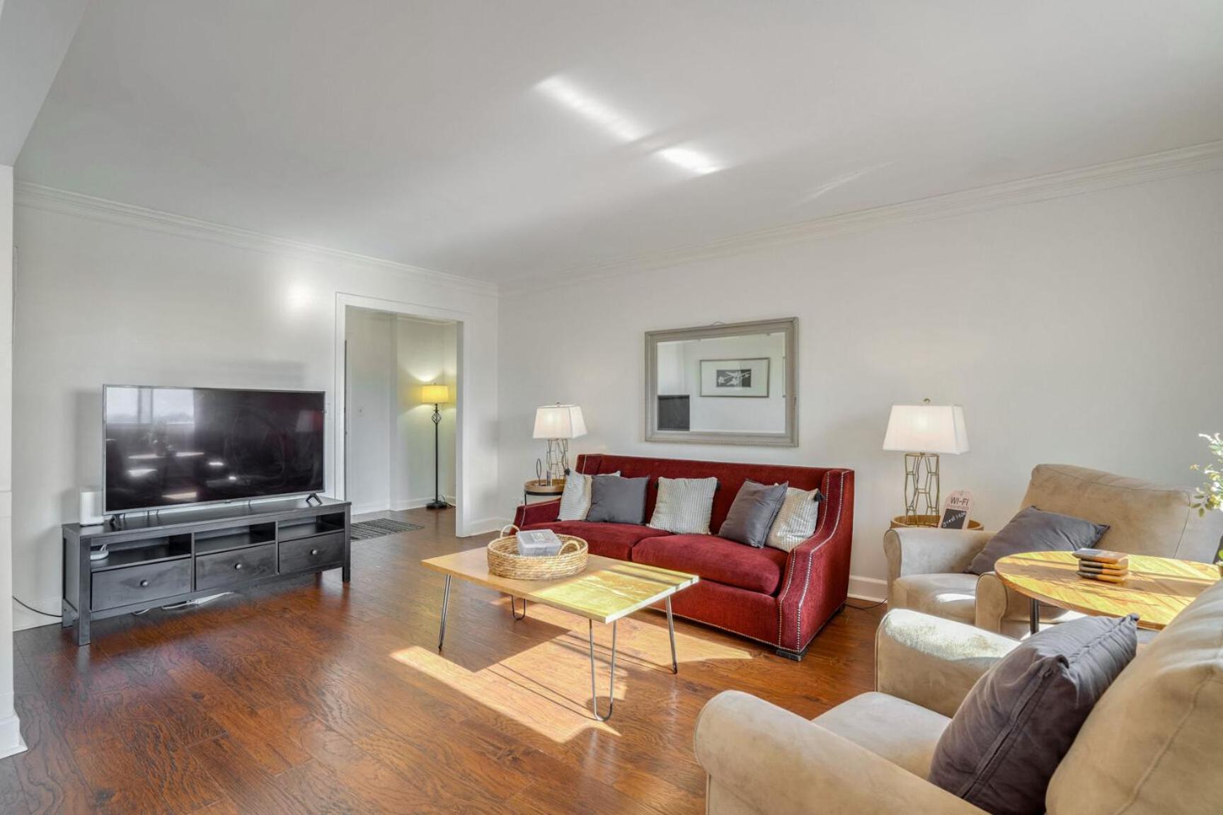 1406 Spacious Modern, Fast Wifi, 1 Free Parking *