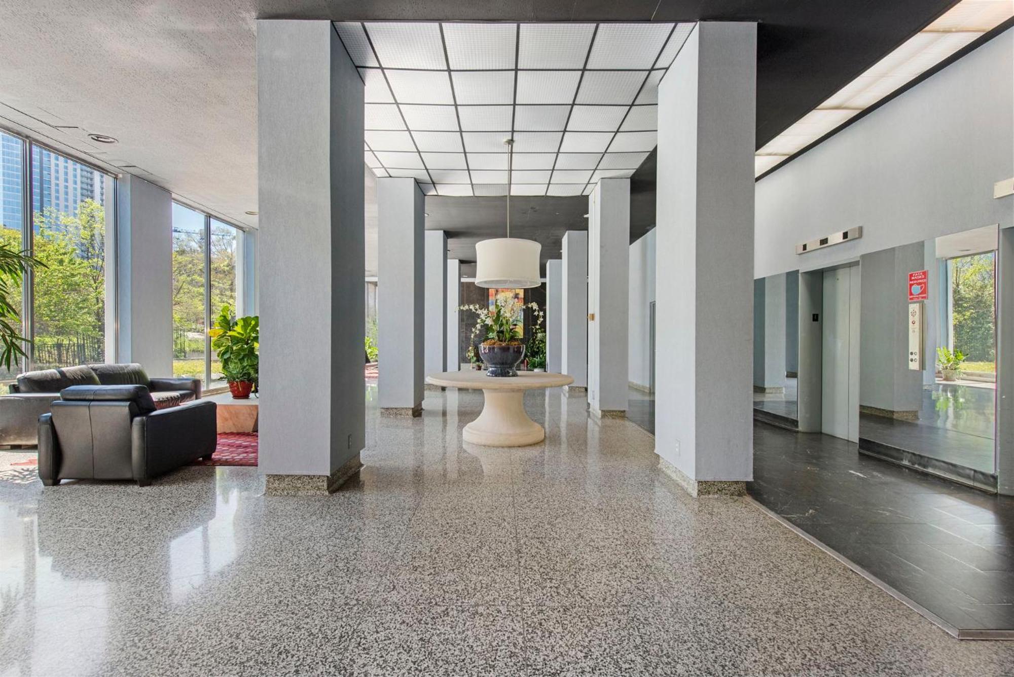 Apartment 1406 Spacious Modern, Fast Wifi, 1 Free Parking *