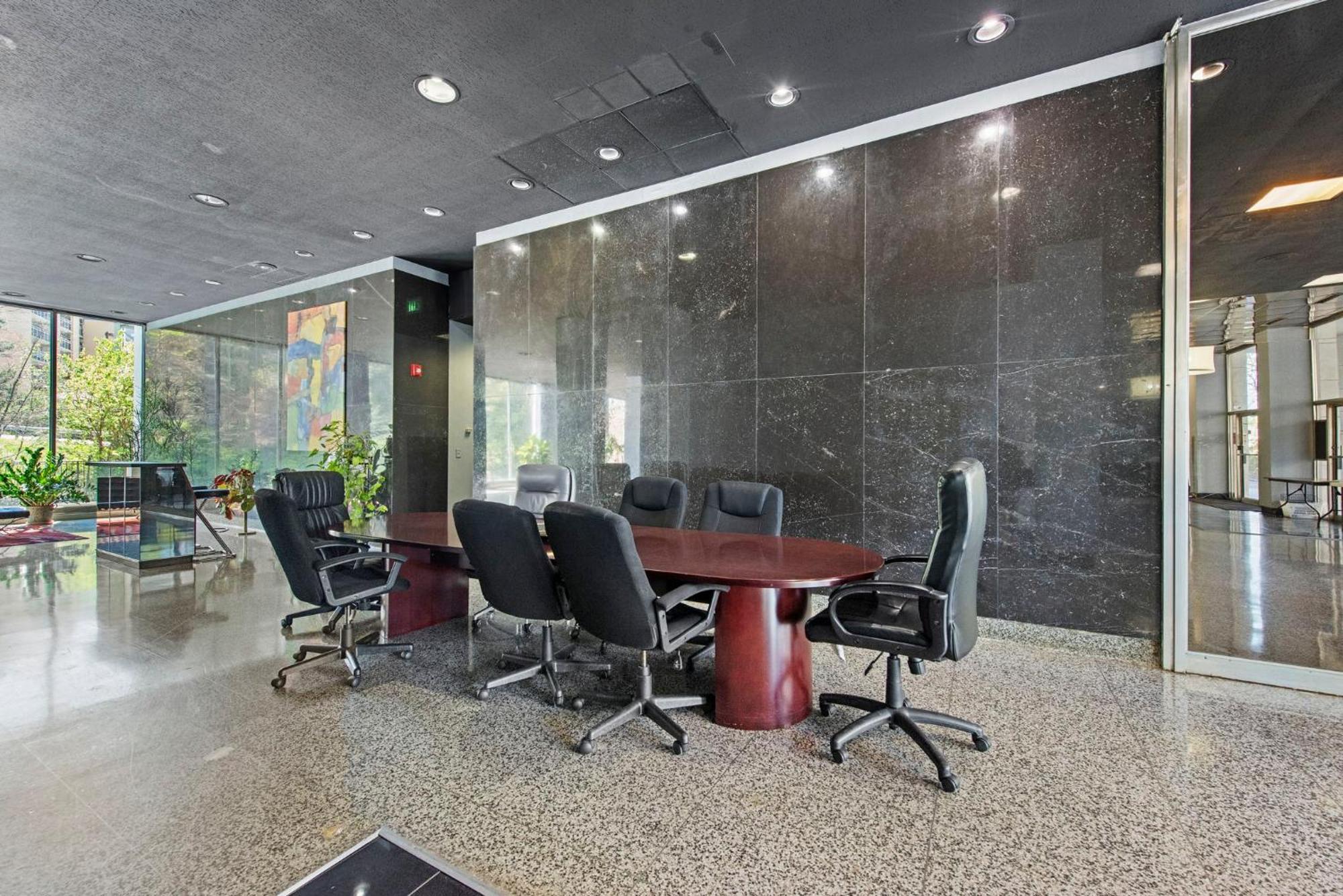 Apartment 1406 Spacious Modern, Fast Wifi, 1 Free Parking *