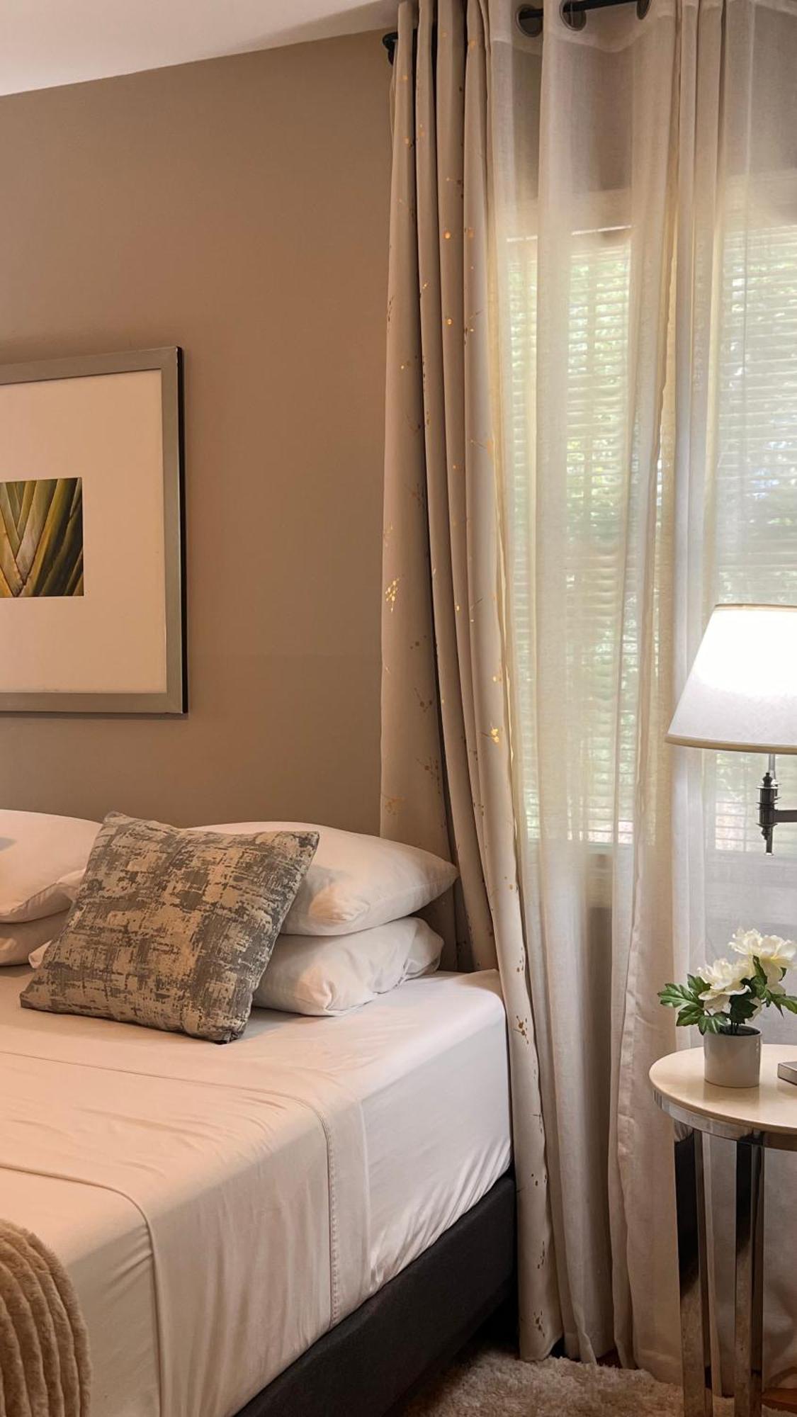 Modern 3br Retreat, 15 Mins To Atl Airport, Fenced Yard & Free Parking Holiday home *