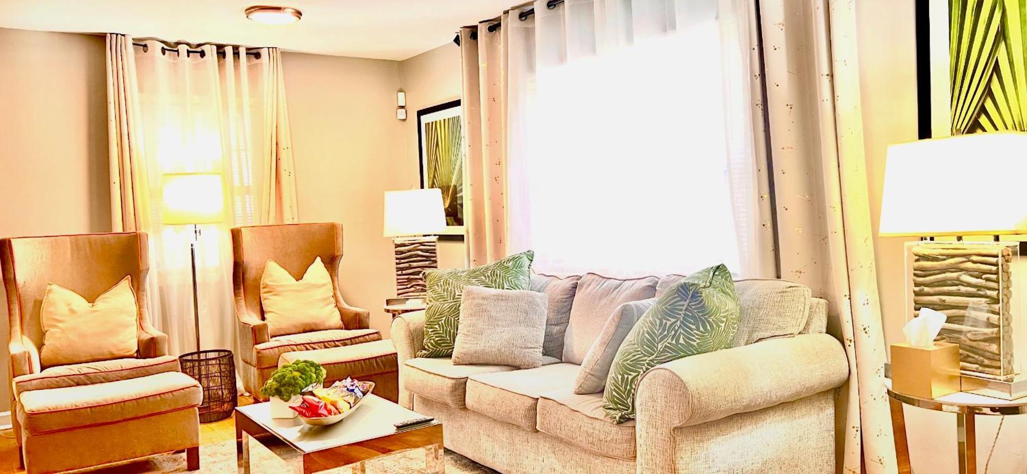 Modern 3br Retreat, 15 Mins To Atl Airport, Fenced Yard & Free Parking *