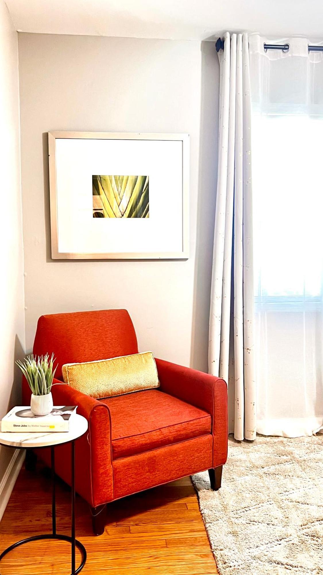 Modern 3br Retreat, 15 Mins To Atl Airport, Fenced Yard & Free Parking Holiday home Atlanta