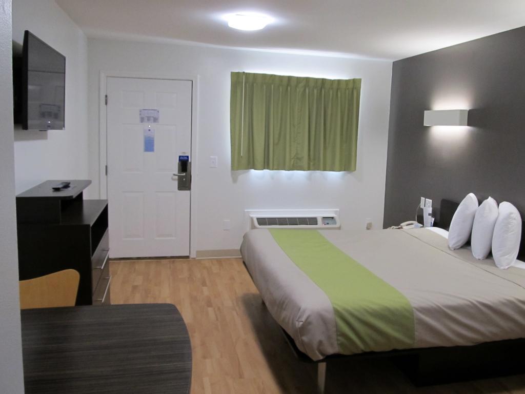Hotel 6-atlanta, Ga -