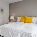 Contemporary Living In Buckhead 2Bds/2Ba