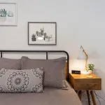 Comfortable Studio With Queen Bed, City Walkable!