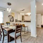 Luxury Atlanta Home - Self Check-In Pet Friendly Free Parking