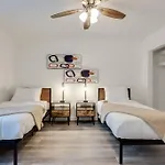Luxury Atlanta Home - Self Check-In Pet Friendly Free Parking