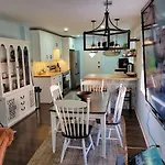 Cozy Vintage Farmhome - Downtown Atl