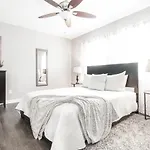 Stylish Onebedroom In Popular Virginia Highland