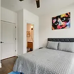Modern Atlanta Townhome Rental About 2 Mi To Downtown!