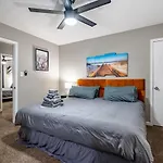 Vibrant & Peaceful Home In Atlanta With Pool Table By Deity Villas
