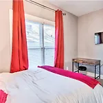 Cozy 4 Bedroom Located Right In Downtown Atlanta.