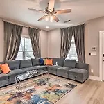 Cozy 4 Bedroom Located Right In Downtown Atlanta.