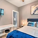 Cozy 4 Bedroom Located Right In Downtown Atlanta.
