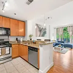 Downtown Condo With Private Balcony+Parking