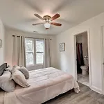 New Home In Midtown- Sleeps 11 For Rent In Atlanta