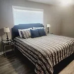 City Living W/ Free Parking. 9 Miles From Truist!