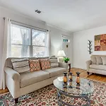 Cozy Atlanta Abode Near Theme Parks, Golf And Shops