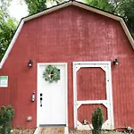 Peaceful Barn Getaway Fire Pit & Daybed Free Pk