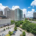 Heart Downtown! City View Onsite Parking! King Bed Lm807