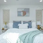 Stylish Getaway Near Atl Airport & Downtown!