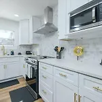 Stylish Getaway Near Atl Airport & Downtown!