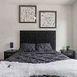 Luxurious Downtown Apartment
